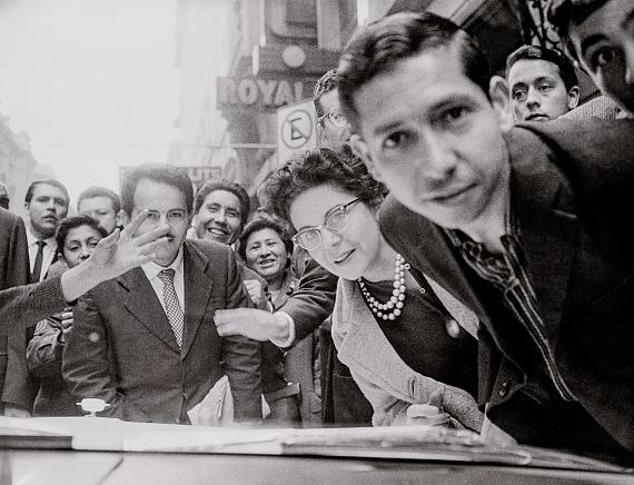 F.C. GundlachMassenauflauf beim Besuch der Models, Santiago de Chile, 1963© F.C. Gundlach / Stiftung F.C. Gundlach