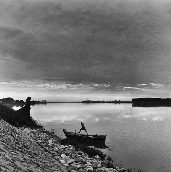Pietro Donzelli, Der Po bei Tolle, aus der Serie Po-Delta - Land ohne Schatten, 1954© Estate Pietro Donzelli, Renate Siebenhaar, Frankfurt a. M.
