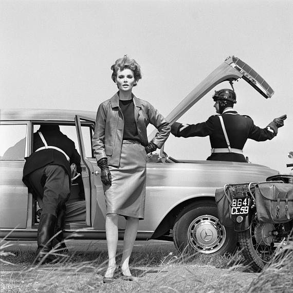 Helmut NewtonAt the French-Belgian Border, French Vogue, 1962, Mercedes Benz 190c&copy; Helmut Newton Foundation