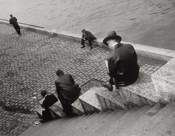 Lot 4139Ilse BingThree Men on Seine Steps, 1931Gelatin silver print, printed later, mounted to original board26,5 x 34 cmEstimate: 4.000€