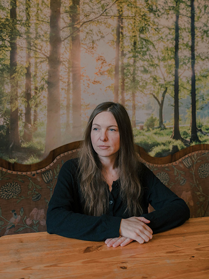 Katharina Kemme, Agnes, 18.12.2020,
aus der Serie „Von Fremden und Freunden“, 2020-2021,
Inkjet-Print © Katharina Kemme Katharina Kemme, Agnes, 18.12.2020,
aus der Serie „Von Fremden und Freunden“, 2020-2021,
Inkjet-Print © Katharina Kemme
