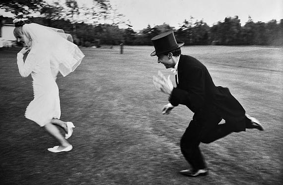 Robert Lebeck
Hochzeit im Golfclub Falkenstein, Hamburg 1964
© Archiv Robert Lebeck Robert Lebeck
Hochzeit im Golfclub Falkenstein, Hamburg 1964
© Archiv Robert Lebeck