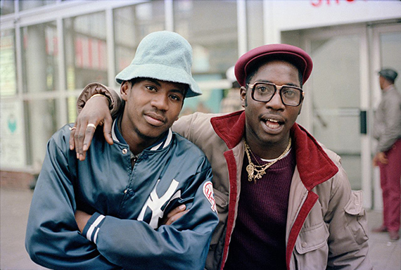Jamel Shabazz, Rolling Partners, Downtown,
Brooklyn, NYC 1982 © Jamel Shabazz.
Courtesy Galerie Bene Taschen, Cologne Jamel Shabazz, Rolling Partners, Downtown,
Brooklyn, NYC 1982 © Jamel Shabazz.
Courtesy Galerie Bene Taschen, Cologne
