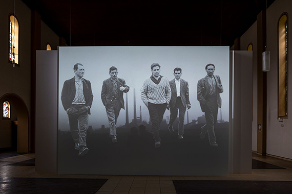 Pınar Öğrenci
Glück auf in Deutschland (Good Luck in Germany),
Film, S/W und Farbe, Ton, 44’
© Pınar Öğrenci. Foto © Manifesta 16 Ruhr / Rainer Schlautmann
St. Anna, Bochum Pınar Öğrenci
Glück auf in Deutschland (Good Luck in Germany),
Film, S/W und Farbe, Ton, 44’
© Pınar Öğrenci. Foto © Manifesta 16 Ruhr / Rainer Schlautmann
St. Anna, Bochum