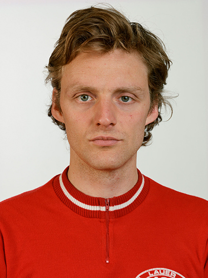 Thomas Ruff, Porträt (R. Müller), 1988Courtesy of the artist, Konrad Fischer Galerie, Artists Rights Society (ARS), VG Bild-Kunst andDavid Zwirner
