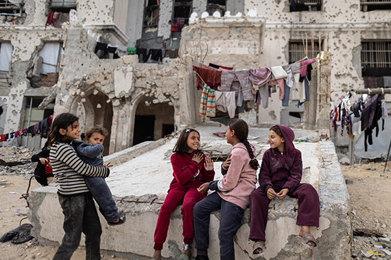 Mahmoud Abu Hamda&nbsp;aus Palestina für&nbsp;“Wings of Childhood and Peace”,