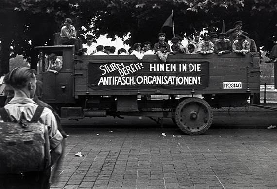 Gisèle Freund, Demonstrationen zum 1. Mai in Frankfurt am Main, 1932 &copy; Photo Gisèle Freund / Imec / Fonds MCC