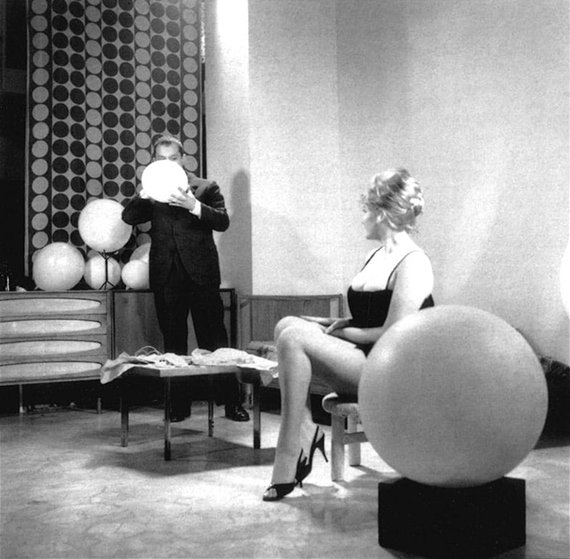 Uliano LucasPerformance Piero Manzoni Galleria Azimut 1960Fotografia30 × 40 cm (11.7 × 15.6 in)Il Chiostro Arte&Archivi, Saronno