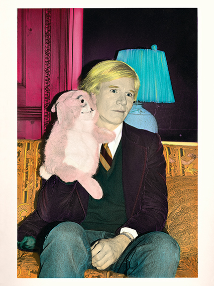 Photo Days · Galerie Pixi © Elizabeth LENNARD, Andy Warhol and the rabbit 1979. Épreuve gelatino argentique rehaussée à la peinture a l'huile
