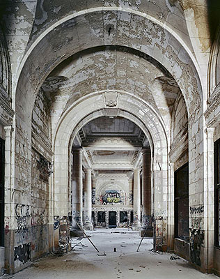 Andrew Moore, Detroit Train Station, 2008, 30x40cm, €385