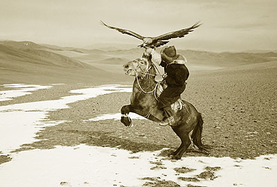 Training Kazak Eagle-Horse, Deloun, Bayin Olgii -  2008Platinum print on 100% Arches platine paper. Edition of 3 and 1 AP.Image size : 20 x 24 inches / 50,8 x 60,96 cmPaper size : 22 x 30 inches / 55,8 x 76,2 cm© HAMID SARDAR AFKAMI, COURTESY GALERIE THIERRY MARLAT