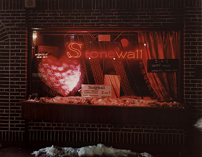 Joel SternfeldThe Stonewall Inn, 53 Christopher Street, New York, February 1994aus der Serie: On This Site / TatorteC-Print, Ed. 5/745,7 x 59 cm courtesy of the artist, Buchmann Galerie, Berlin and Luhring Augustine, New York