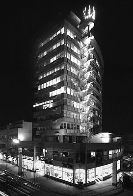 El-Al House, one of the first high buildings in Tel Aviv, 1964© Rudi Weissenstein // Courtesy Pri-Or Photo House 2009