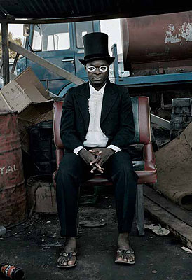 Pieter HUGO (South Africa), Série Nollywood, Emeka Onu. Enugu, Nigeria, 2008 © Pieter Hugo/Michael Stevenson Gallery