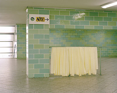 Lukas Hoffmann, '3935C', aus der Serie 'if there were images attached they will not be displayed', 2007-9, Inkjet Print