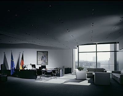 © ANDREAS MÜHE, ANGELA MERKEL DAS BÜRO, BERLIN, 2009