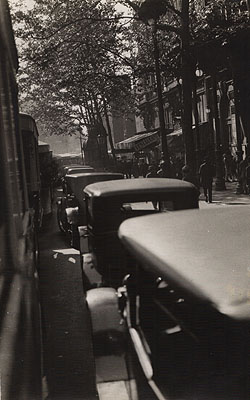 Germaine Krull, PARISIAN STREET SCENE, c. 1930.