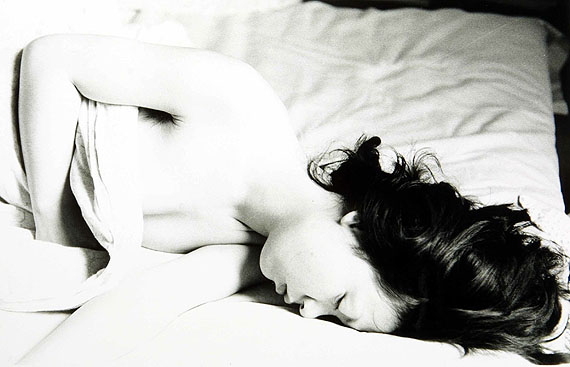 Nobuyoshi Araki, Aus der Serie: My Wife Yoko, 1968/1976. s/w-Fotografie, 25 x 30,4 cm. Österreichische Fotogalerie, MdM Salzburg. © Nobuyoshi Araki