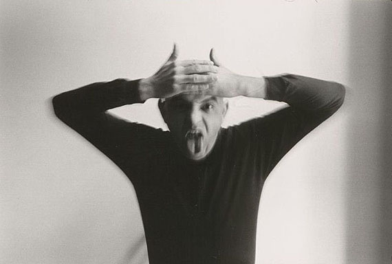 Duane MichalsSelfportrait as a Devil, 1972Silbergelatine Baryt20,4 x 25,2 cm (Blatt), 12,4 x 18 cm (Darstellung)© Duane Michals