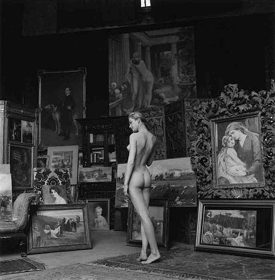 Jeanloup SieffNu pompier, Paris, 1956Gelatin Silver Print, printed later Verso stamped and signed by the Estate49,5 x 39,5 cm© The Estate of Jeanloup SieffCOURTESY BERNHEIMER FINE ART PHOTOGRAPHY