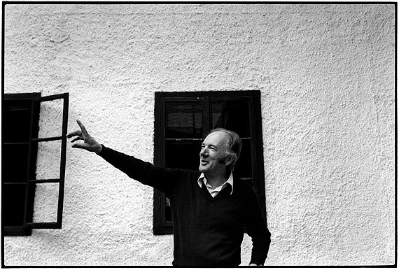 Thomas Bernhard, Obernathal 1981 © Sepp Dreissinger