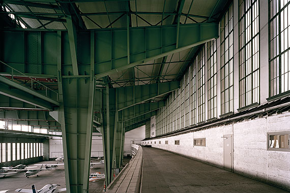 Hangar I, C-Print, 45 x 30 cm