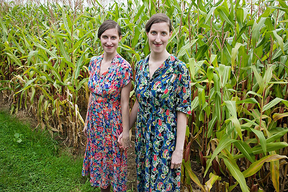 Melanie und Daniela ReichertUnter Bauern27. Aug 2008© Margarita Broich