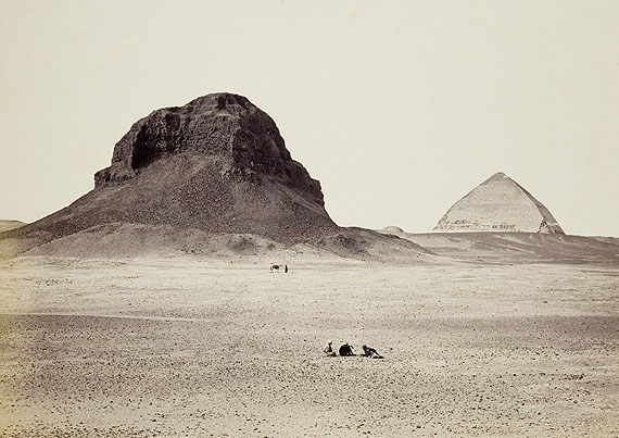 Francis Frith: Dahshur, Pyramiden von Osten, um 1857Museum Ludwig, Köln, Fotografische Sammlung (Sammlung Lebeck)