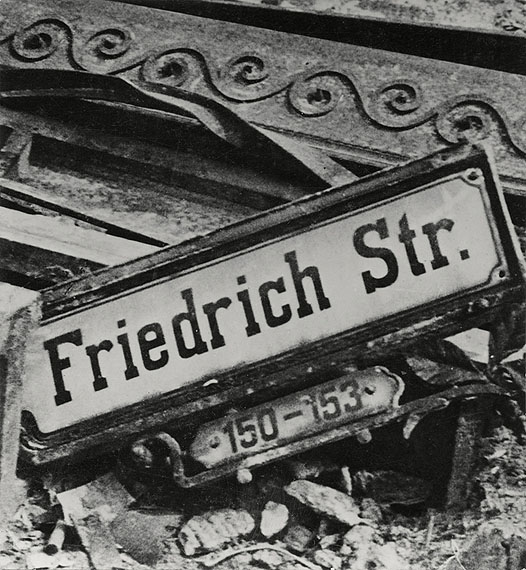 Hein GornyFriedrichstraße, Berlin 1945 - 1946 gelatin silver print 3.11 x 2.87''Silbergelatineabzug 7,9 x 7,3 cmCopyright Hein Gorny - Collection Regard
