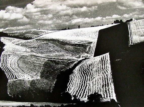 Metamorphosis of the land, 1968 © Rita Giacomelli, Archivio Mario Giacomelli –Sassoferrato