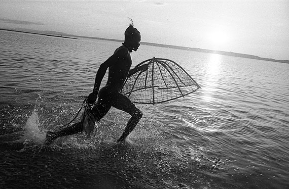 Running Turkana Fisherman, 1967/68
MR84, Gelatin Silver Print
Edition 1/15, 50 x 60 cm
© Mirella Ricciardi, Courtesy Bernheimer Fine Art Photography