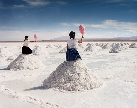 Sweating Sweethearts 2From the series: Salt Works, Bolivia, 2004Courtesy Vous Etes Ici, AmsterdamCourtesy Michael Hoppen, London / Londen© Scarlett Hooft Graafland