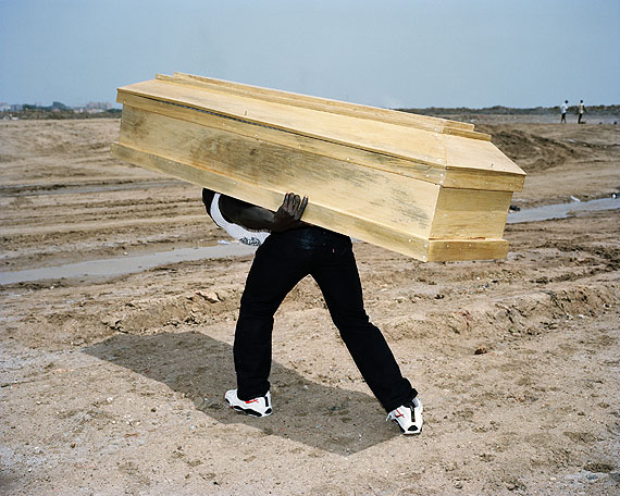 Viviane SassenCoffin. C-Print, 2007© Viviane Sassen