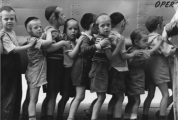 1954, NYC/Hassidic kids line up for the bus © Leonard Freed/Magnum Photos/Courtesy °CLAIR Gallery