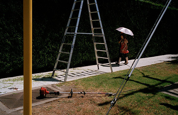 Jesse Marlow, The Big Ladder, 2011 International Street Photography Awards winner© Jesse Marlow, Courtesy London Street Photography Festival