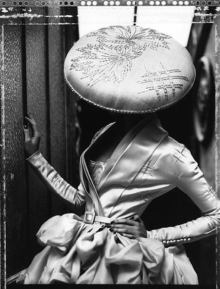 La fille en plâtre VIII, Dior Collection Summer 2007, Paris, 2009Gelatin silver printLarge, edition of 10, 72 3/4 x 53 1/8 in.Medium, edition of 10, 51 x 35 1/4 in.Small, edition of 10, 23 5/8 x 19 3/4 in.© Cathleen Naundorf, courtesy of Hamiltons Gallery