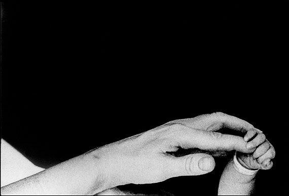 © Eve Arnold / Magnum PhotosDie ersten fünf Minuten im Leben eines Babys. Long Island, New York, 1959.A baby`s first five minutes. Long Island, New York, 1959.