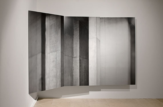 Aitor Ortiz, "Modular Mod (010 + 011 + 012)", 2002, Installation, Fotografie auf Aluminium, 190 x 300 cm, Edition 4,2,5/5, courtesy Nusser & Baumgart, München ©Aitor Ortiz