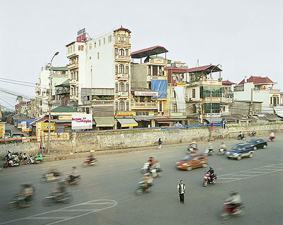 Peter Bialobrzeski   „Hanoi, 2007“ aus der Serie „The Raw and the Cooked“