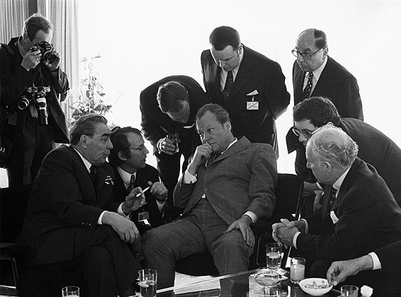 Barbara Klemm"Leonid Breschnew, Willy Brandt", Bonn, 1973© Courtesy Barbara Klemm