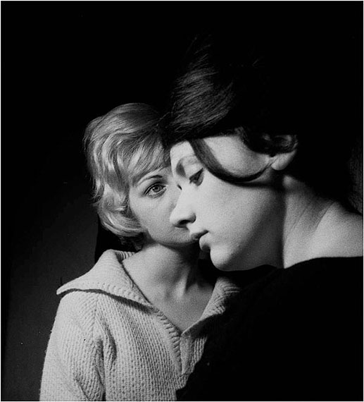 Sue FORD Lynne and Carol 1962 from the series Portraits of women (1961–1975) selenium toned gelatin silver print, printed 2011 44.0 x 38.1 cm courtesy Sue Ford Archive