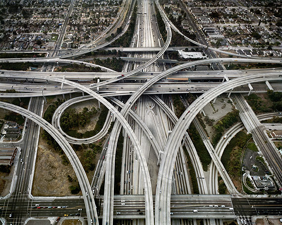 Highway #1 . Intersection 105 & 110 . Los Angeles, California USA . 2003© Edward Burtynsky . Courtesy Nicholas Metivier, Toronto . Stefan Röpke, Köln