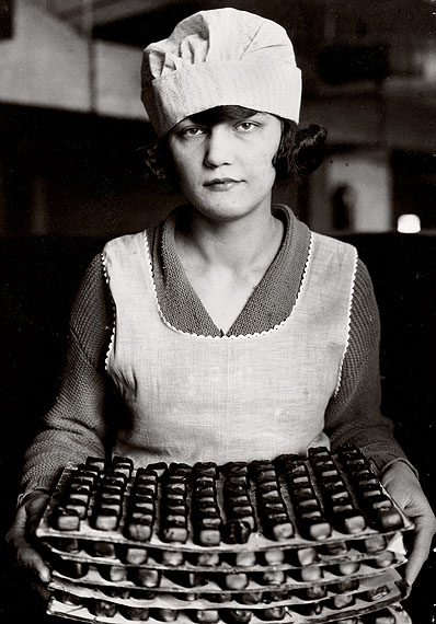 Lewis Hine, Candy Worker, New York, 1925, © George Eastman House