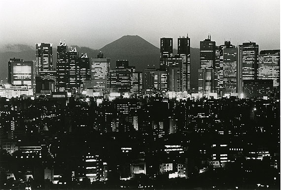 Yoshitaka Nakatani. Views of Tokyo with Mt. Fuji in the background, viewed from the Bunkyo Civic Center. Modern print. 1999