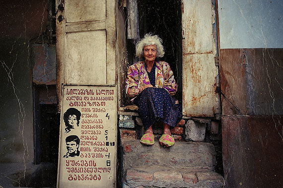 The hair salon and the best possible advertising [Tbilisi] ©Petr Lovigin/courtesy °CLAIR Gallery
