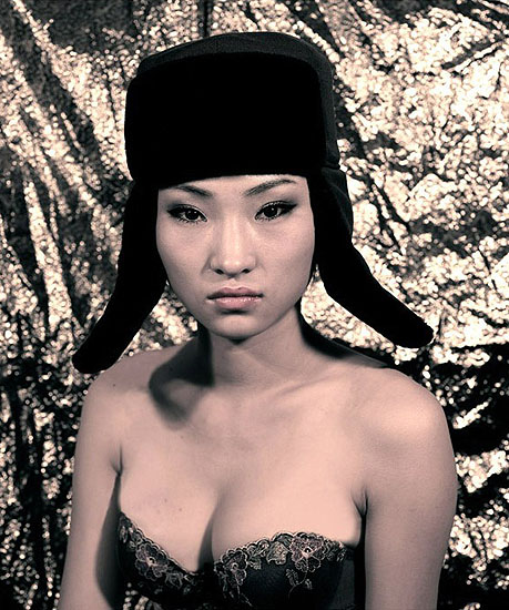 HAN LEI: "Girl with Hat #2" (2009) C-Print. 140cm x 103cm, Edition of 15; © HAN LEI. Courtesy of m97 Gallery. 