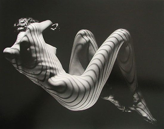 Contours 1954-58, Silver gelatin print, 11 x 14 inches, © Estate of Fernand Fonssagrives, courtesy Michael Hoppen Gallery 