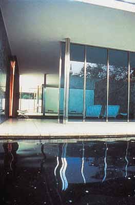 KAY FINGERLE
German Pavillion, Barcelona International Exposition (reconstruction of 1986). 2000. Mies van der Rohe, architekt Chromogenic colour photograph. 60 x 40 cm