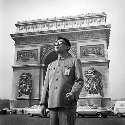 Tseng Kwong Chi, L'Arc de Triumph, Paris