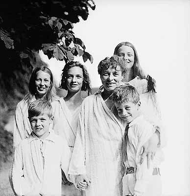 Hasi, Gundalena Wille, Annemarie, Renée, Suzanne and Freddy, Mariafeld, 7
July 1921
© Alexis Schwarzenbach